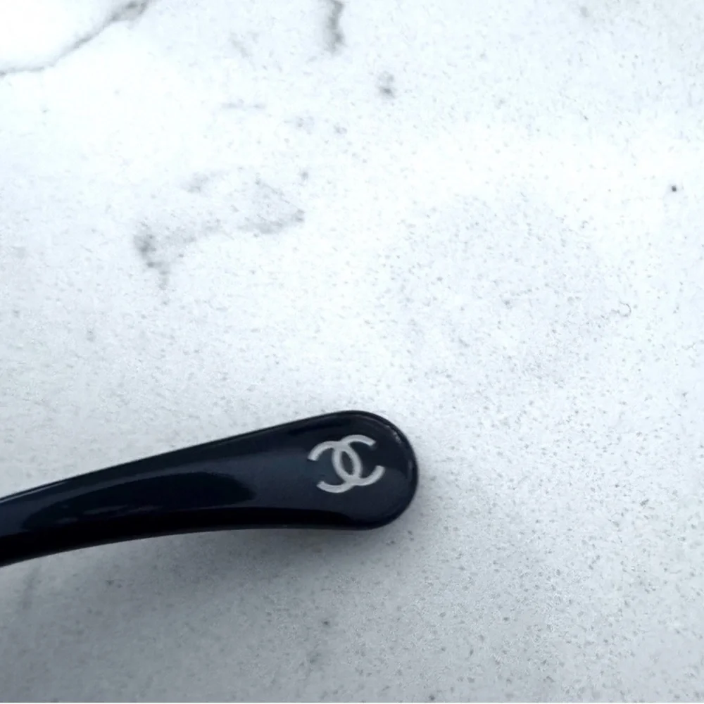 CHANEL Square Frame CH 5546Q 1462/K4 Navy Blue/Maroon calf Sunglasses